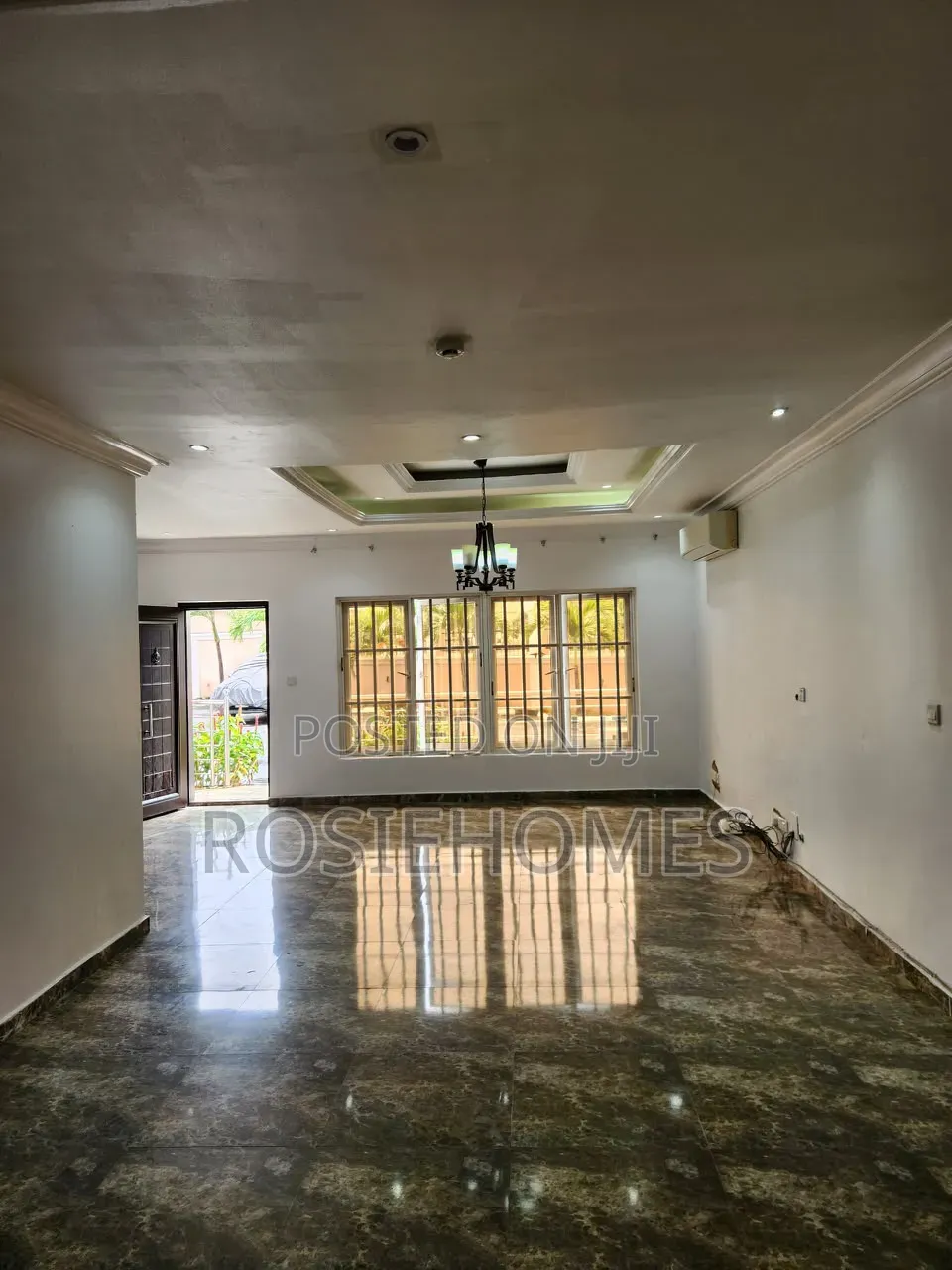 3bdrm Block of Flats in Parkview Estate for rent