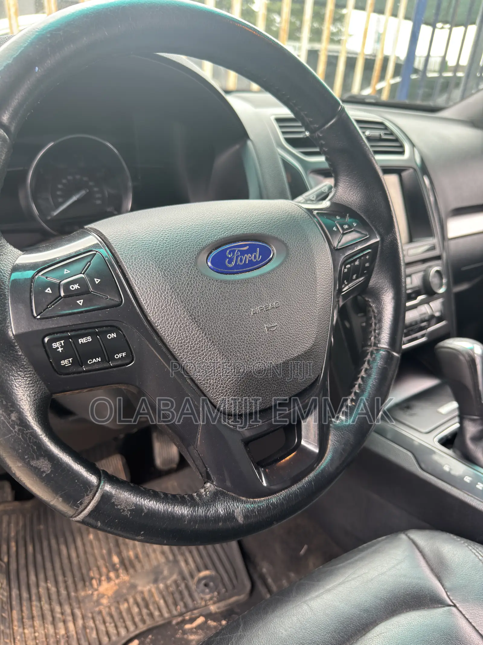 Ford Explorer XLT 4dr SUV AWD (3.5L 6cyl 6A) 2016 Gray