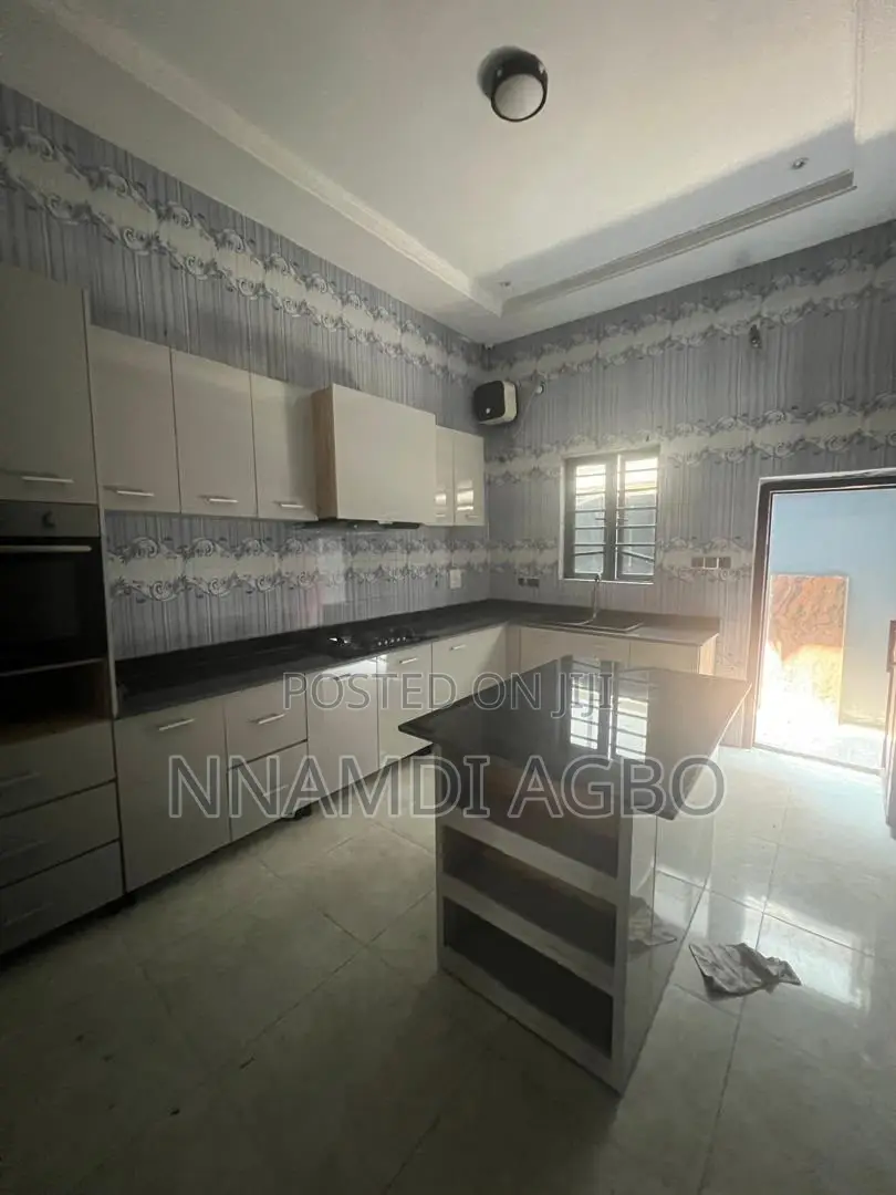 1bdrm Apartment in Chevron for rent