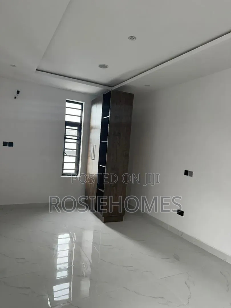3bdrm Duplex in Chevron for rent