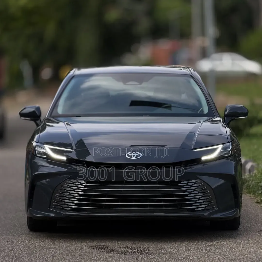 Toyota Camry 2025 Gray