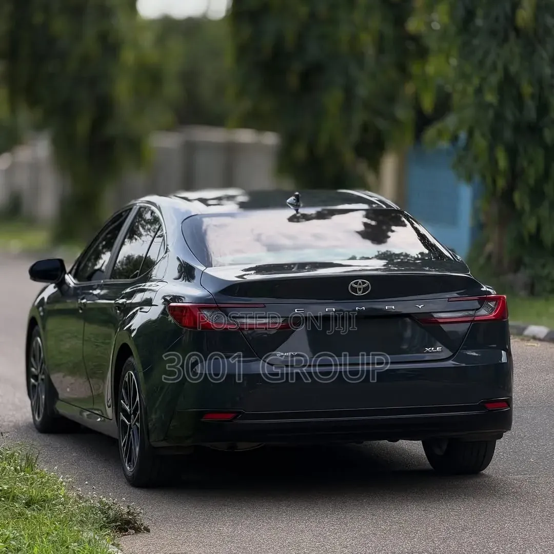 Toyota Camry 2025 Gray