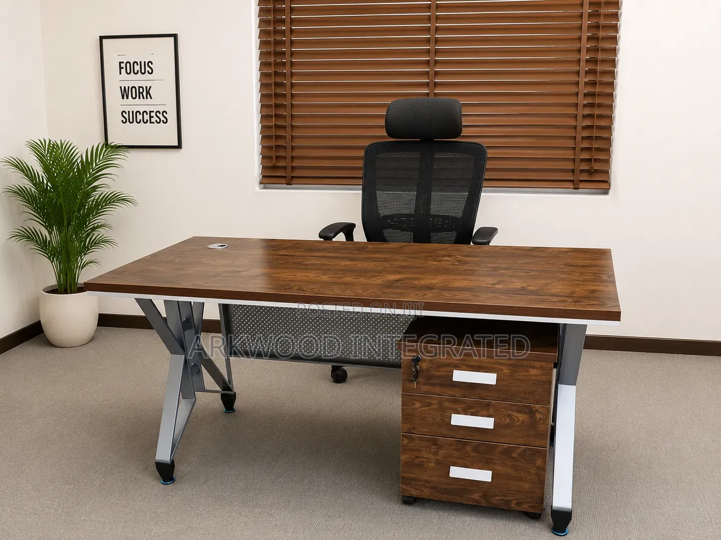 Metallic Leg Office Table 1.4meter