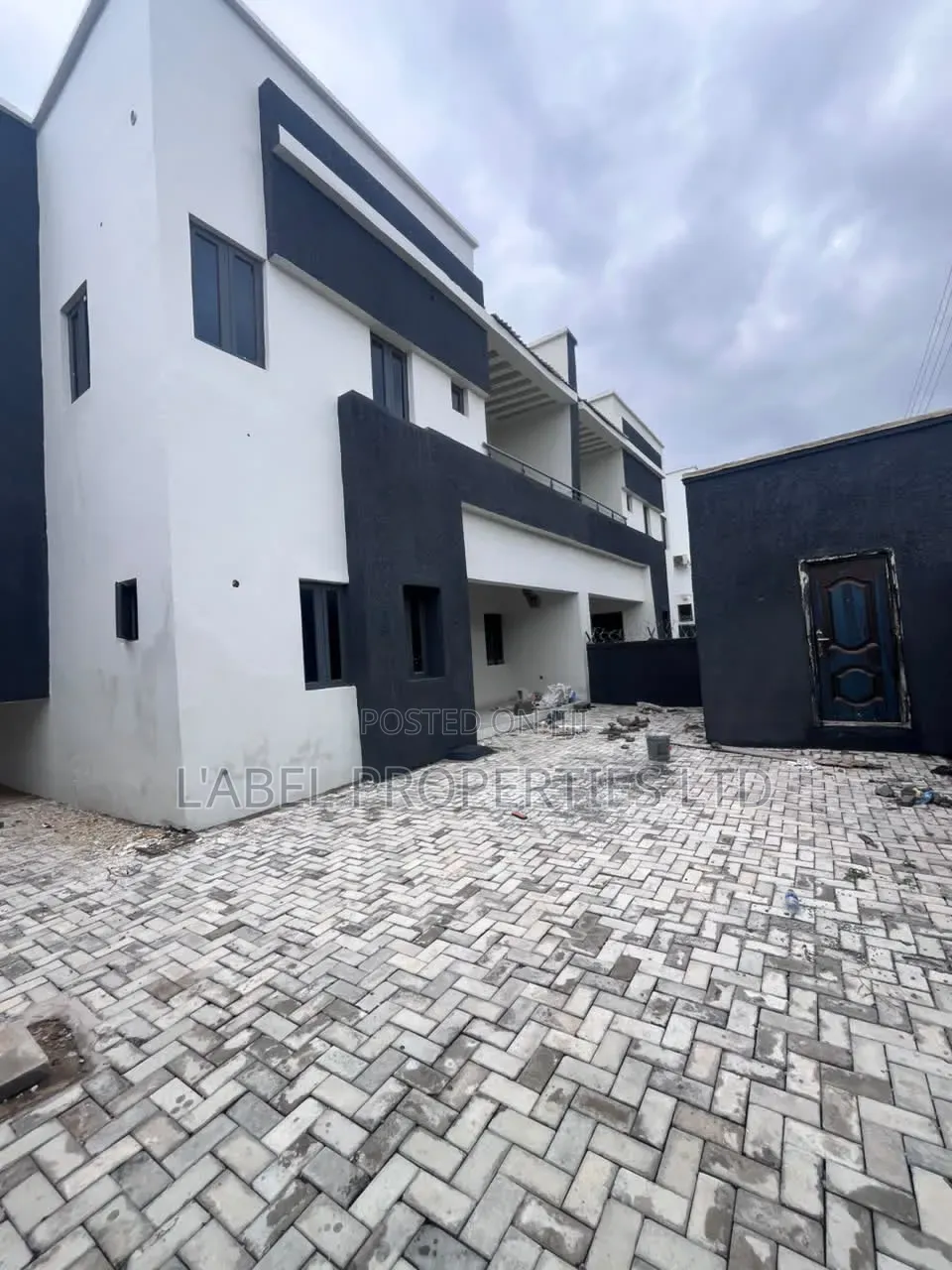 4bdrm Duplex in Galadimawa for sale