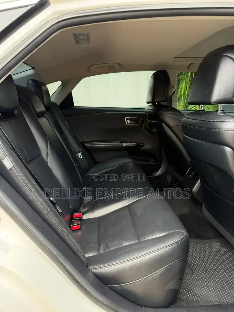 Toyota Avalon Touring FWD Sedan (3.6L 6cyl 6A) 2016 White