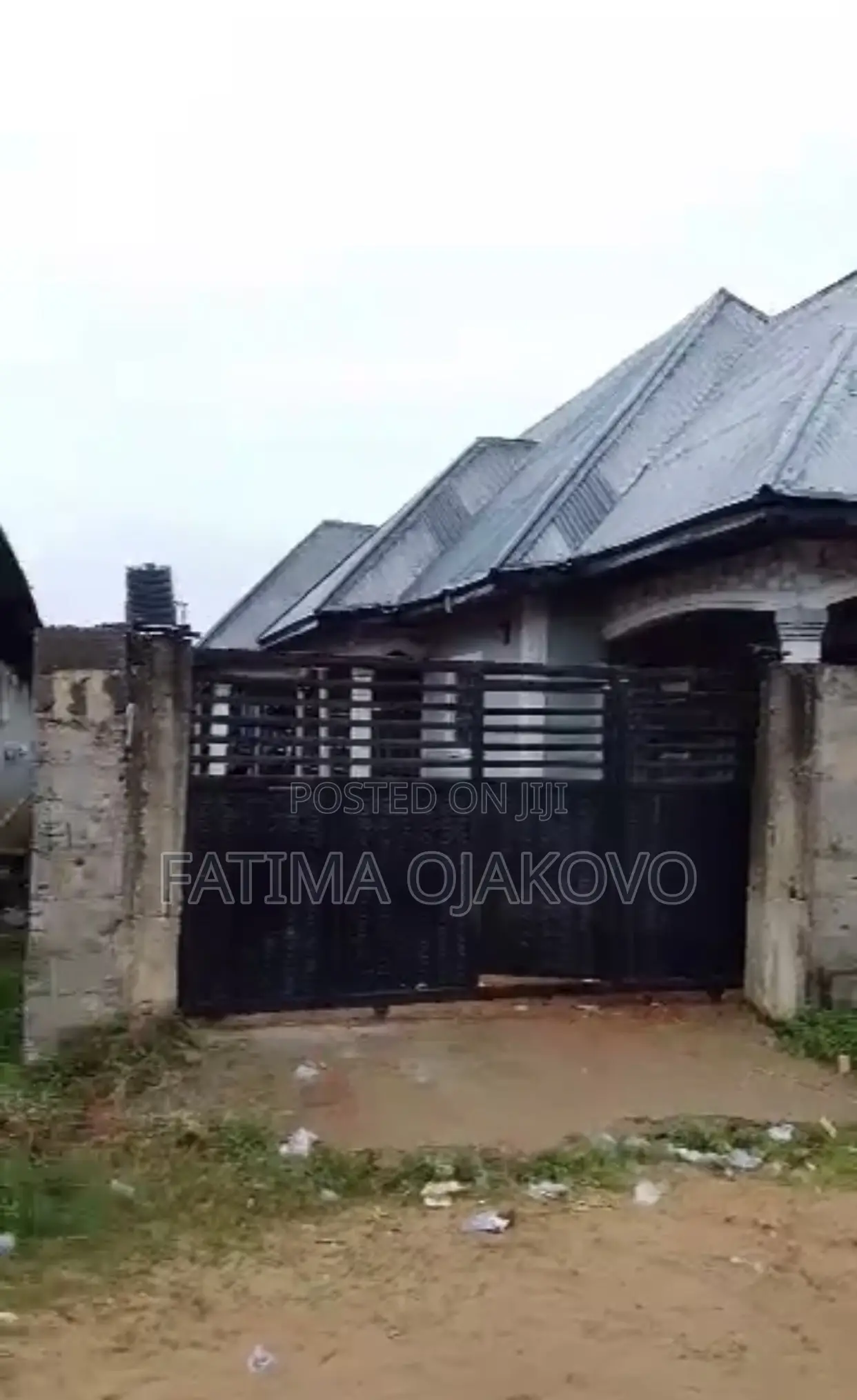 7bdrm Block of Flats in Delta State for sale