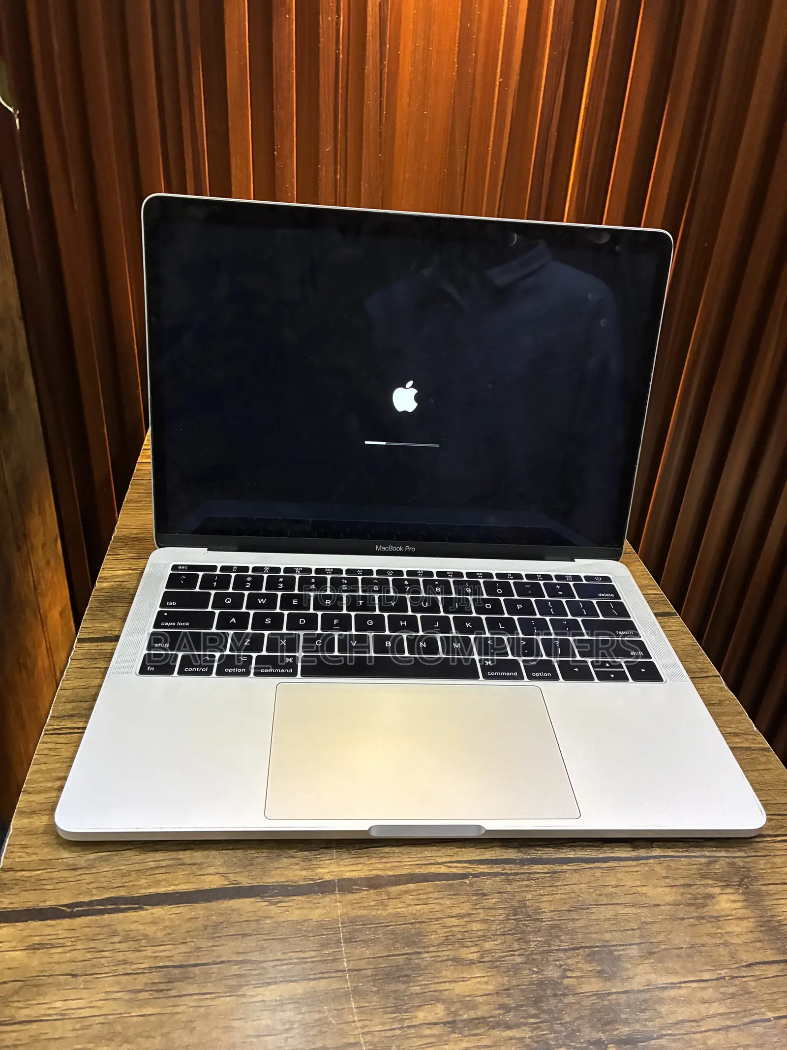 Laptop Apple MacBook Pro 2017 8GB Intel Core i5 SSD 256GB