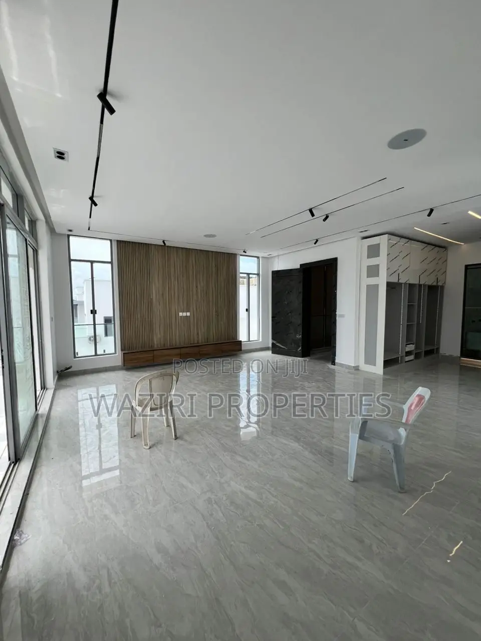 5bdrm Duplex in Osapa london for sale