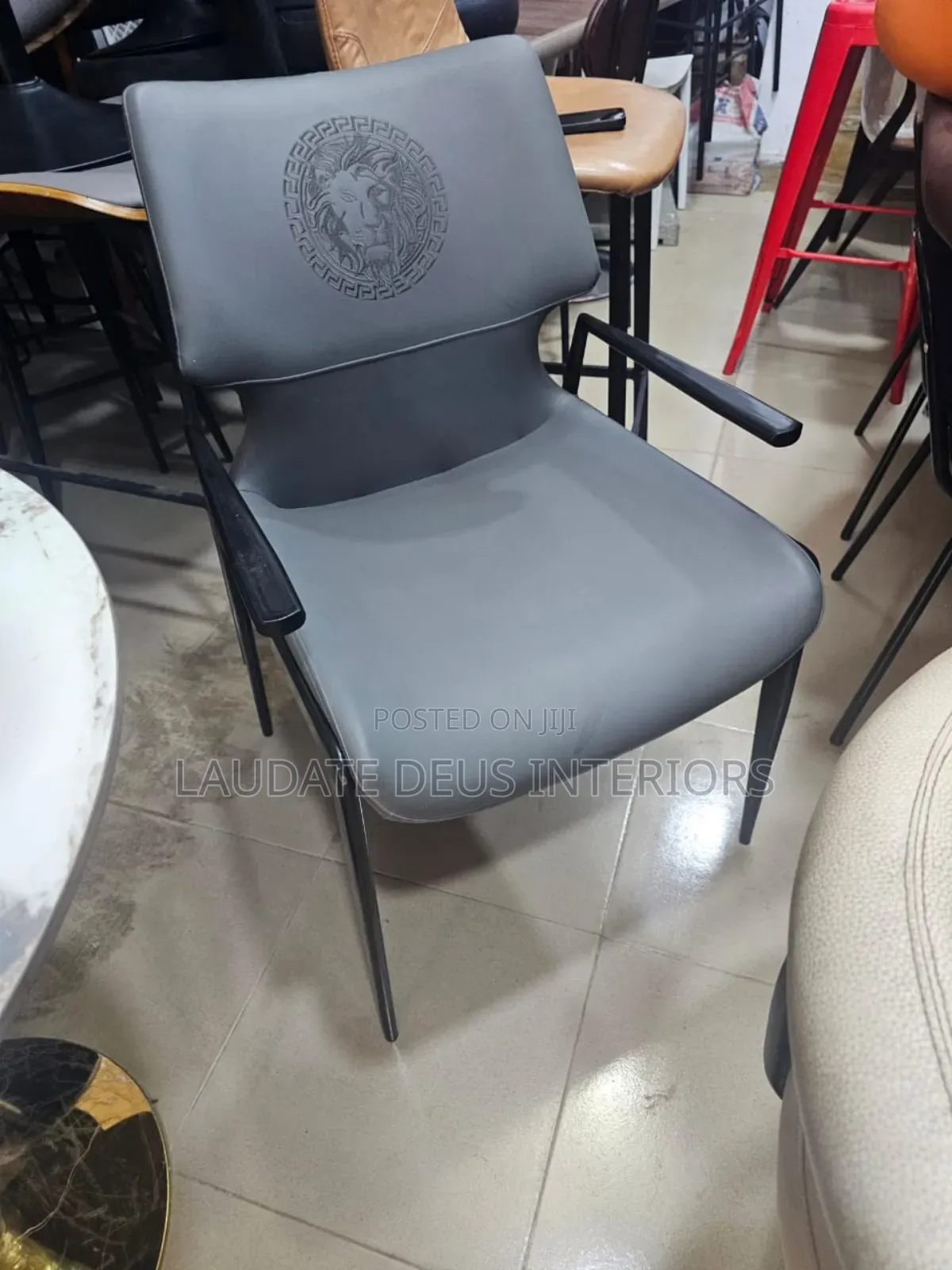 Premium 3 in 1 Discussion Chair With Table