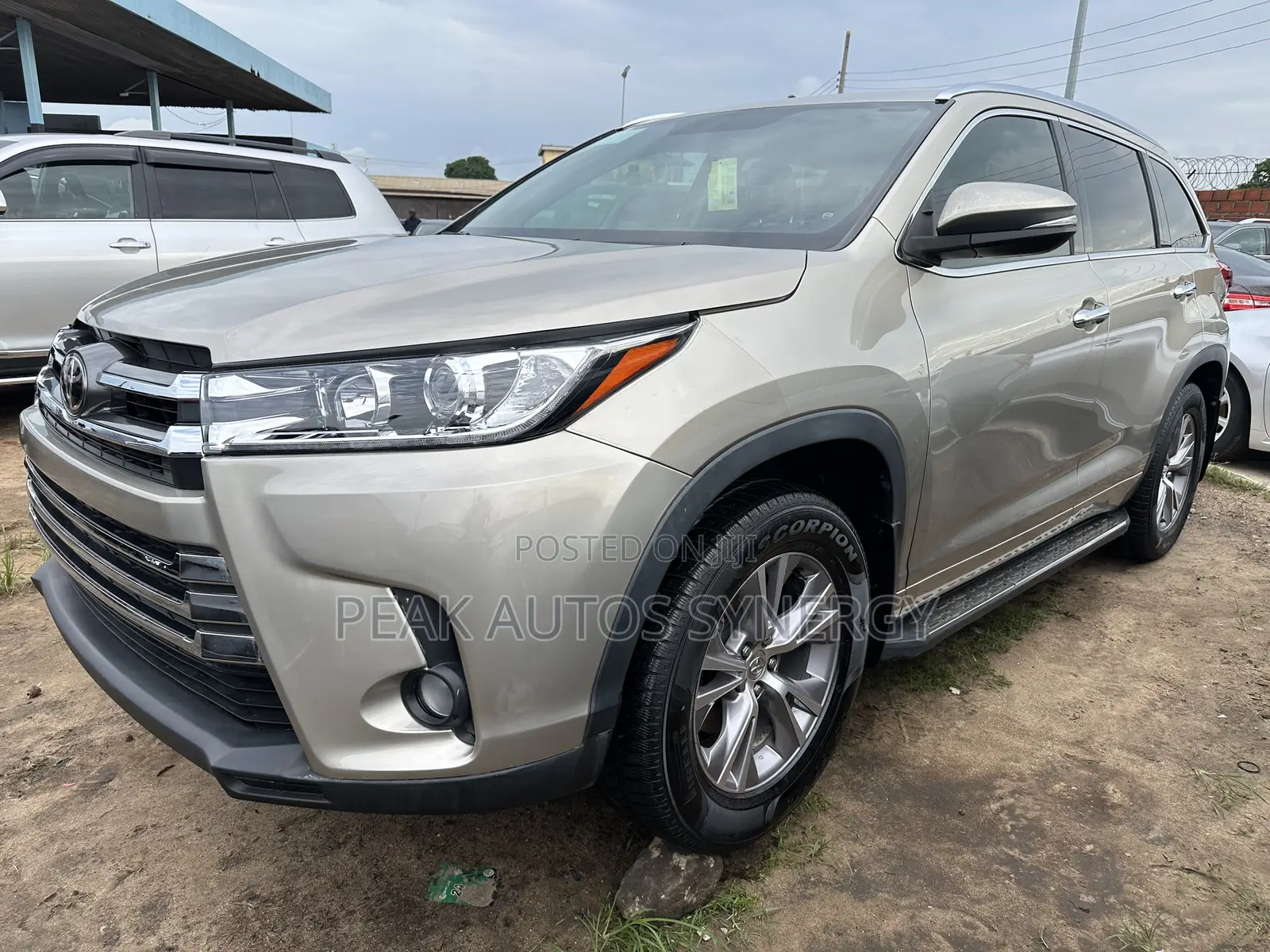 Toyota Highlander XLE 4dr SUV (3.5L 6cyl 6A) 2015 Gold