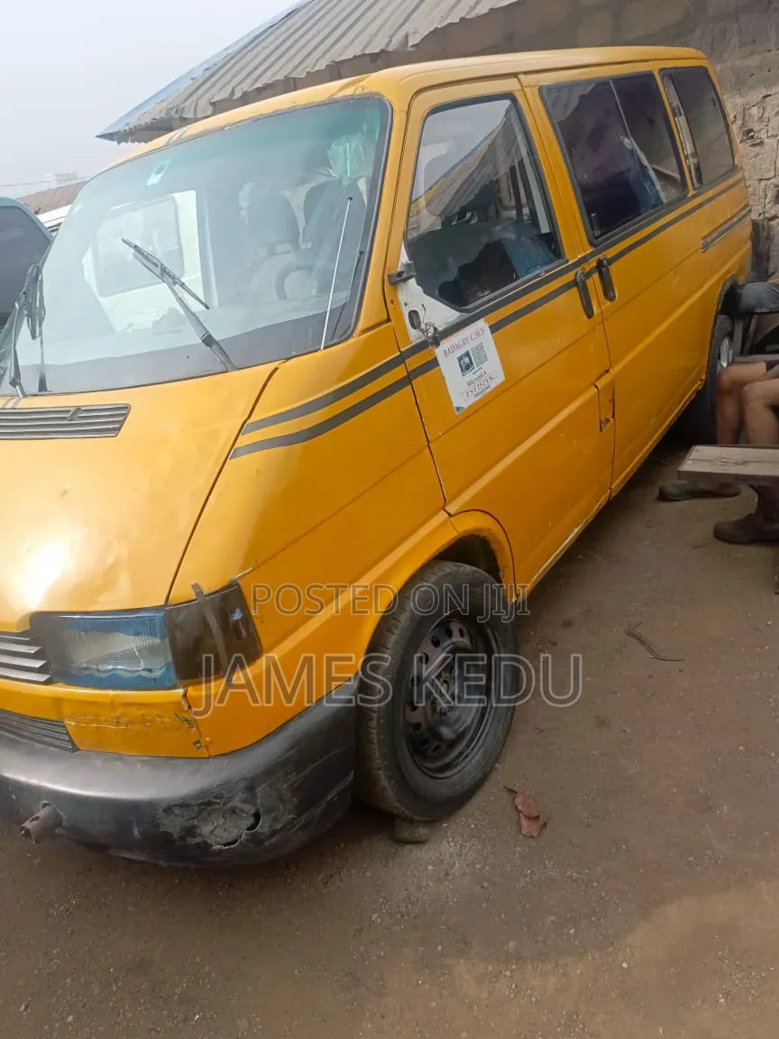 Volkswagen Transporter 2004 Yellow