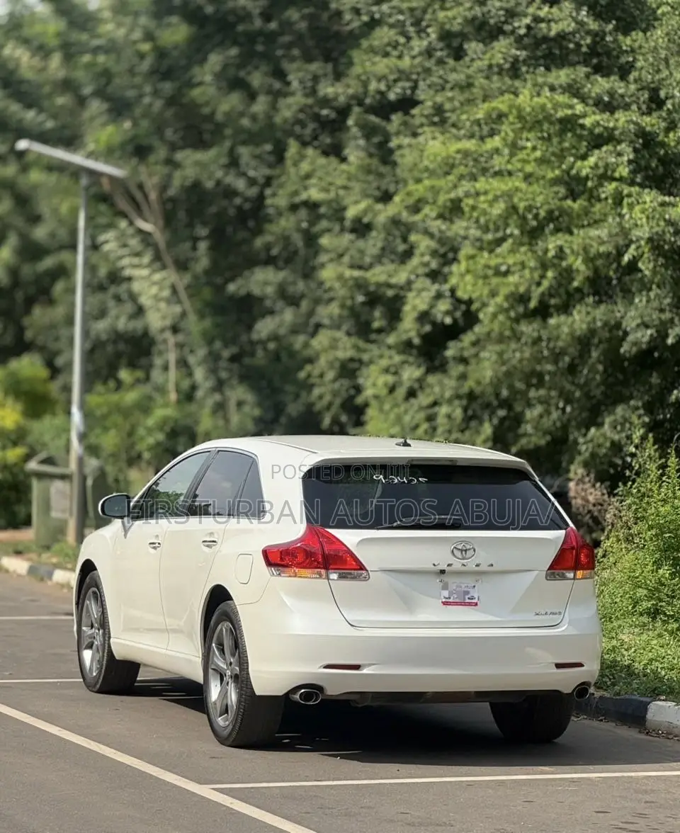 Toyota Venza XLE 2012 White