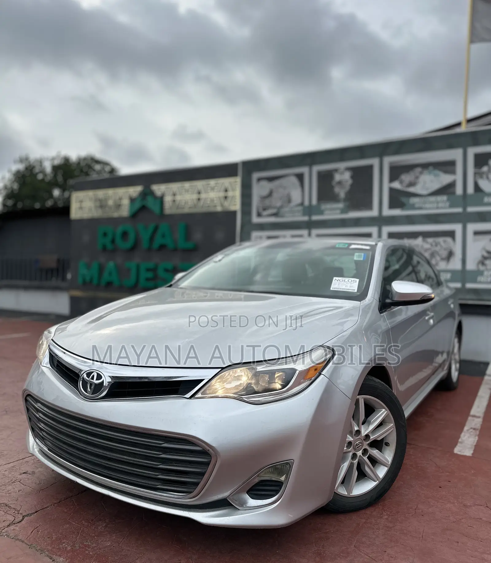 Toyota Avalon XLE Premium Sedan FWD (3.5L 6cyl 6A) 2013 Silver