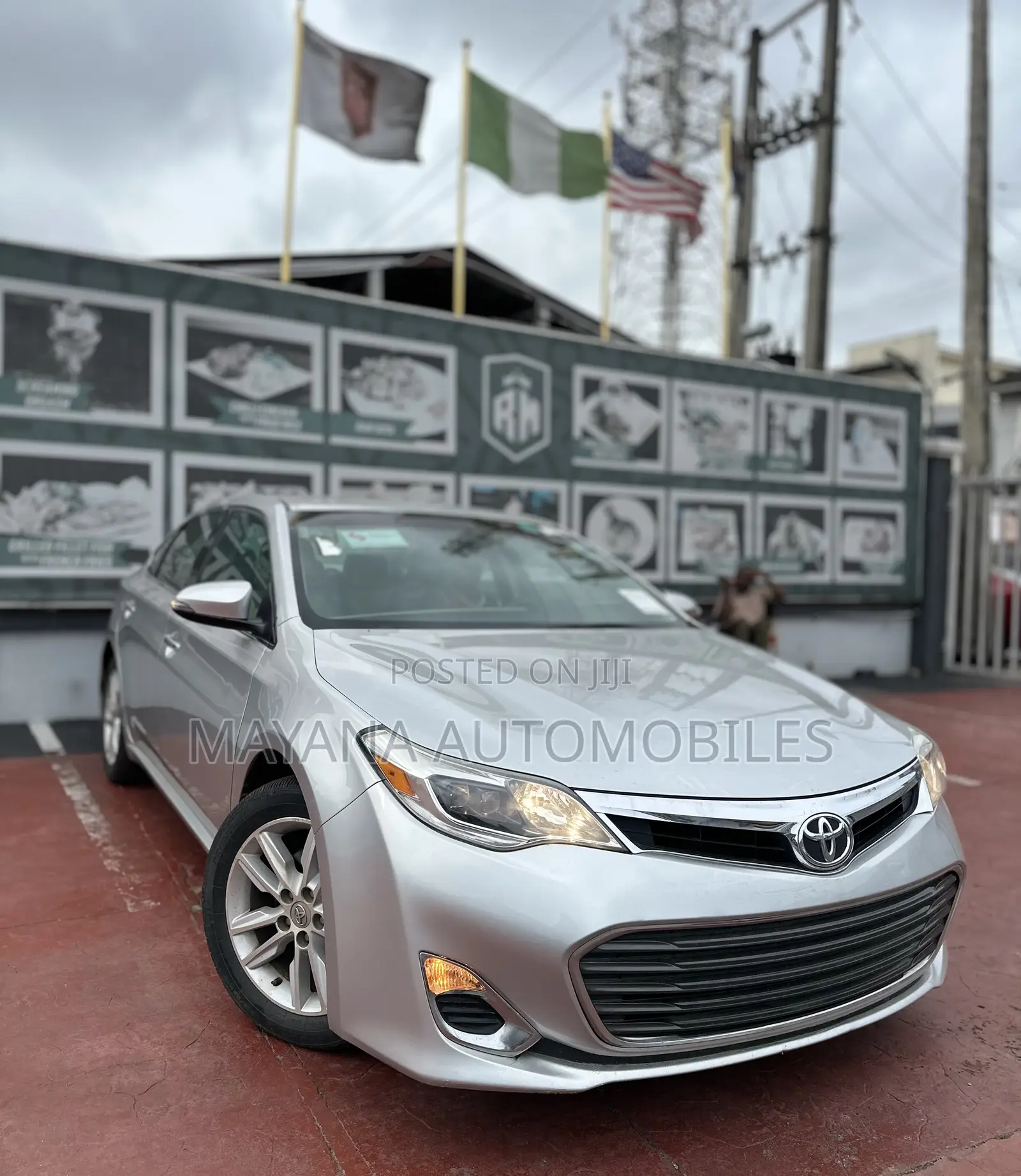 Toyota Avalon XLE Premium Sedan FWD (3.5L 6cyl 6A) 2013 Silver