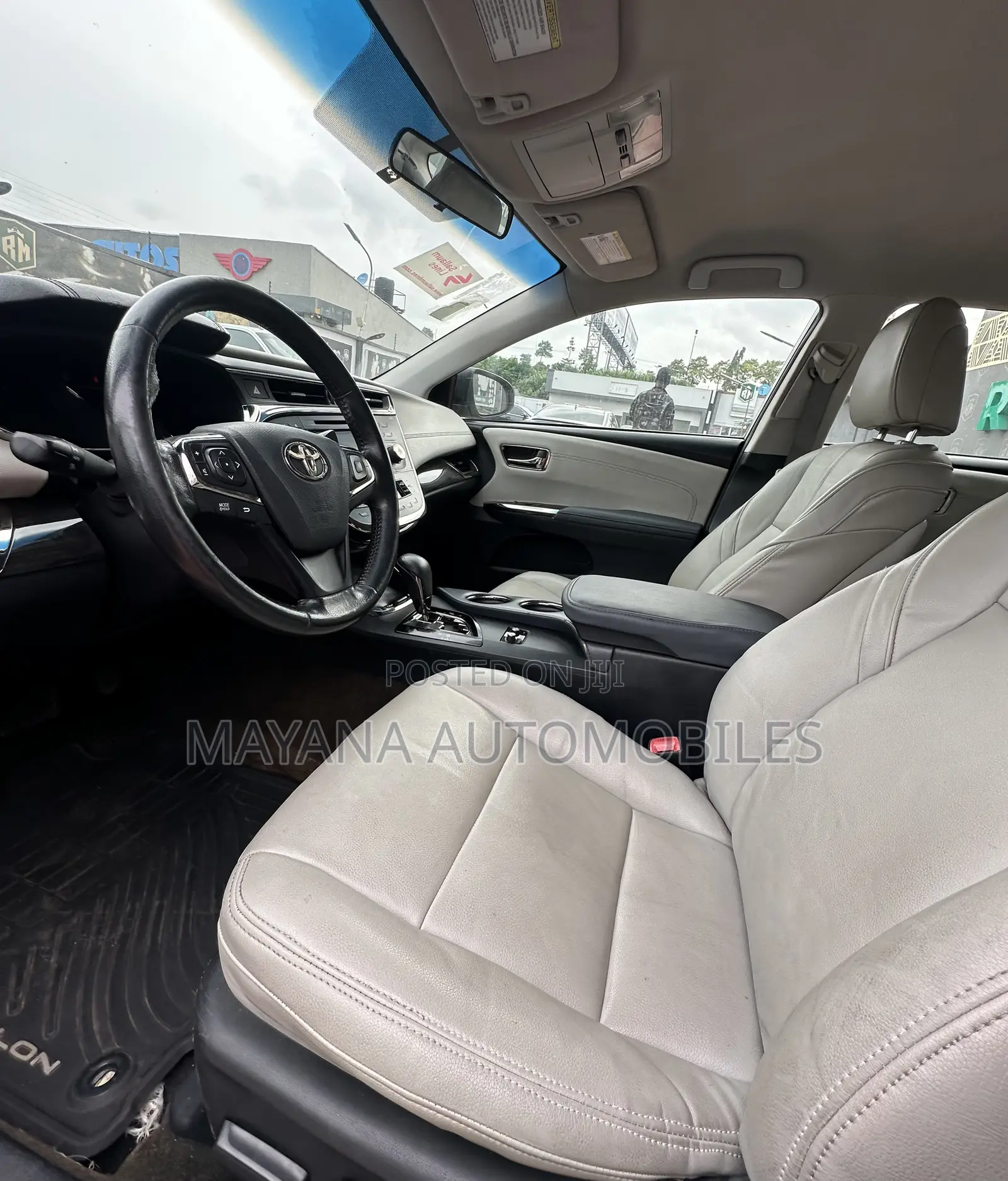 Toyota Avalon XLE Premium Sedan FWD (3.5L 6cyl 6A) 2013 Silver