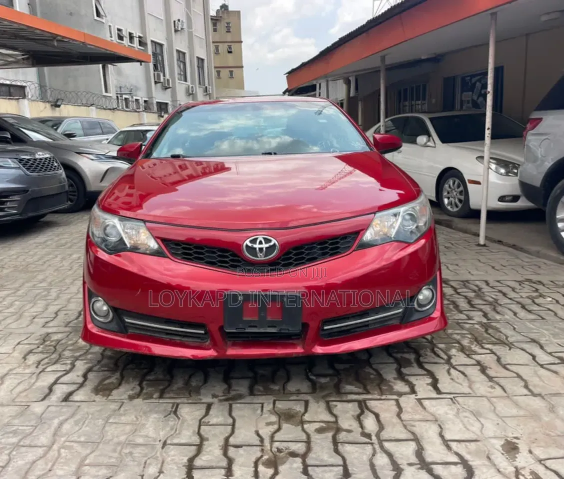 Toyota Camry SE 4dr Sedan (2.5L 4cyl 6A) 2013 Red