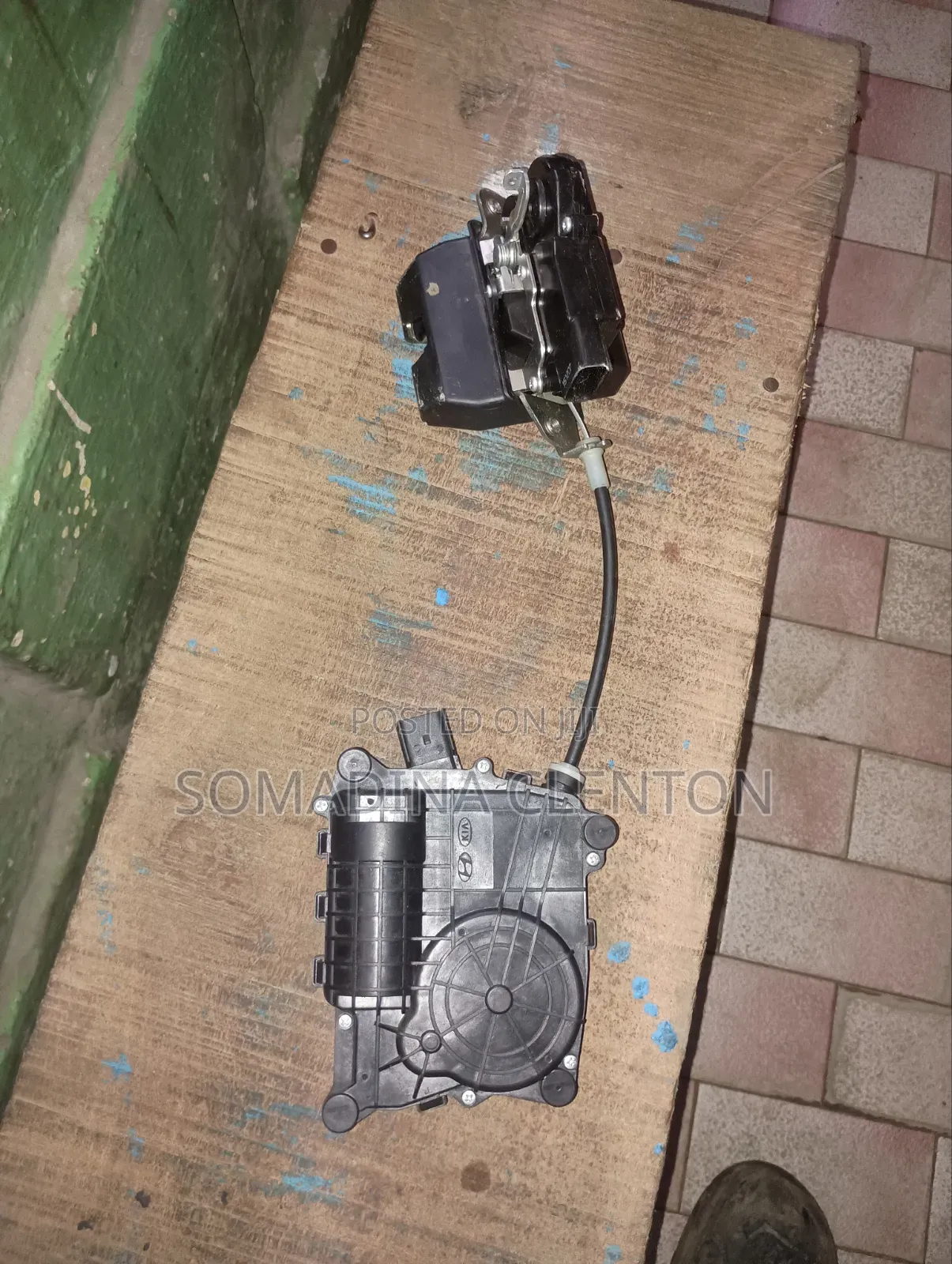 Booth Lock for Hyundai Santa Fe 2015 Model