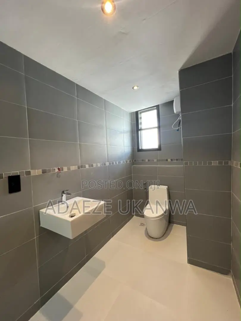 3bdrm Penthouse in Richmond Pearl, Lekki Phase 1 for sale