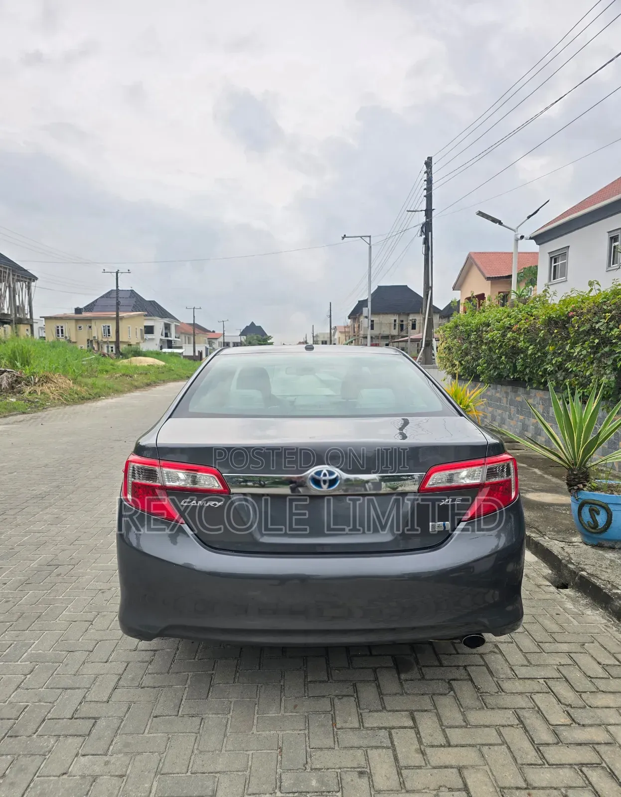 Toyota Camry Hybrid XLE 2012 Gray