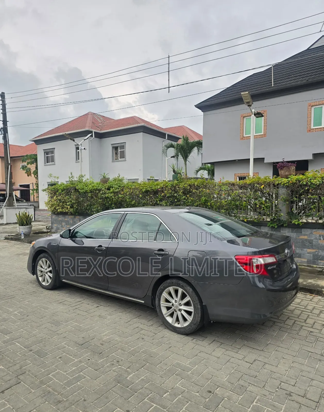 Toyota Camry Hybrid XLE 2012 Gray