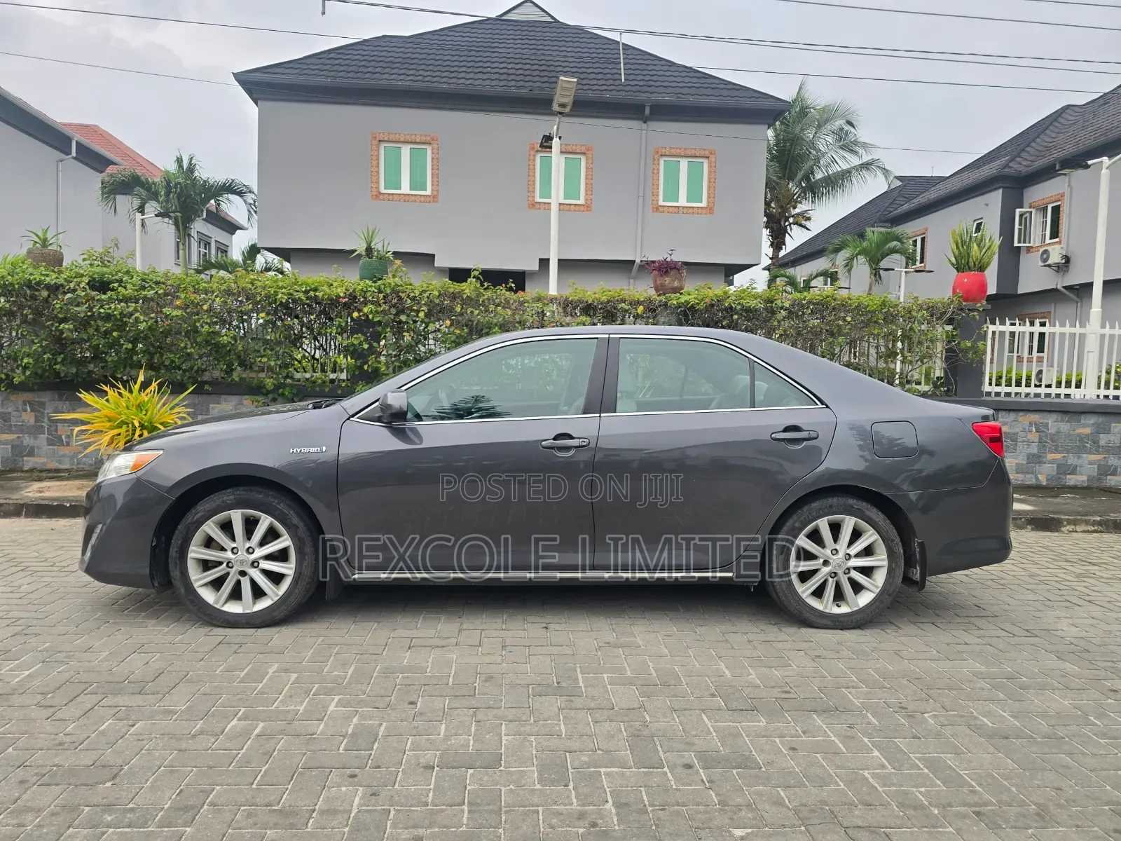 Toyota Camry Hybrid XLE 2012 Gray
