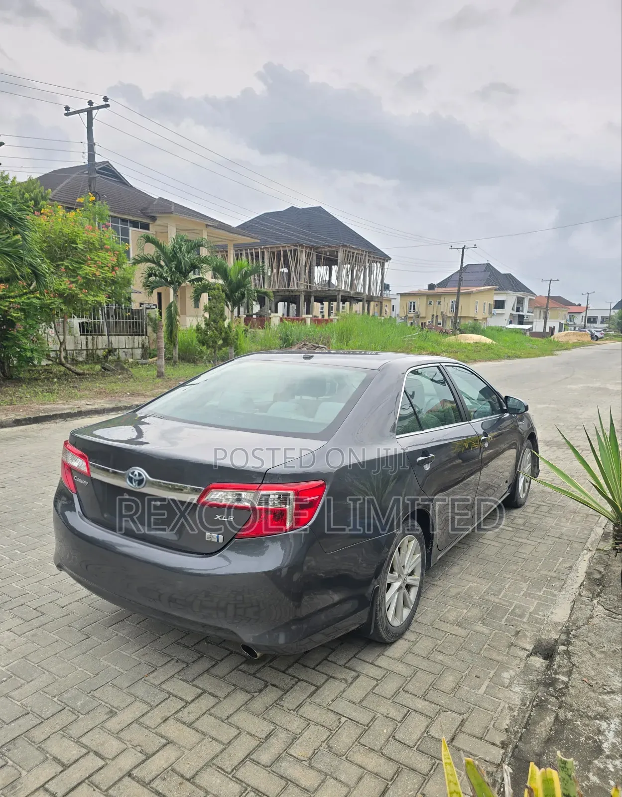 Toyota Camry Hybrid XLE 2012 Gray