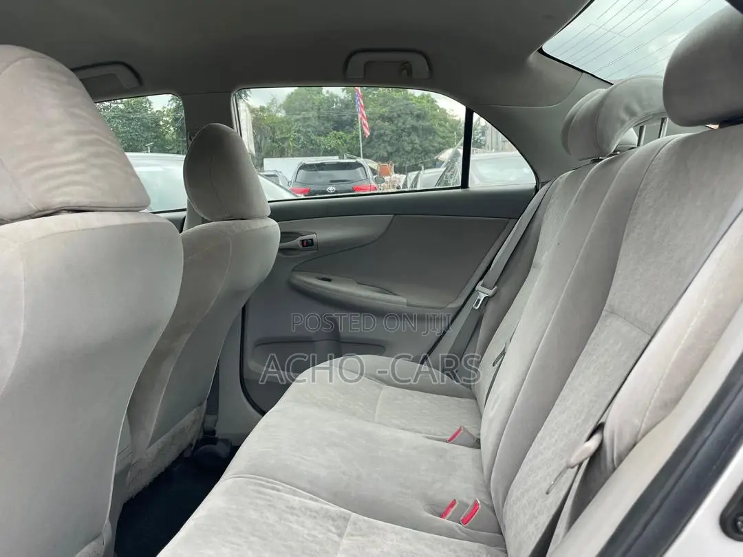 Toyota Corolla 2010 Silver