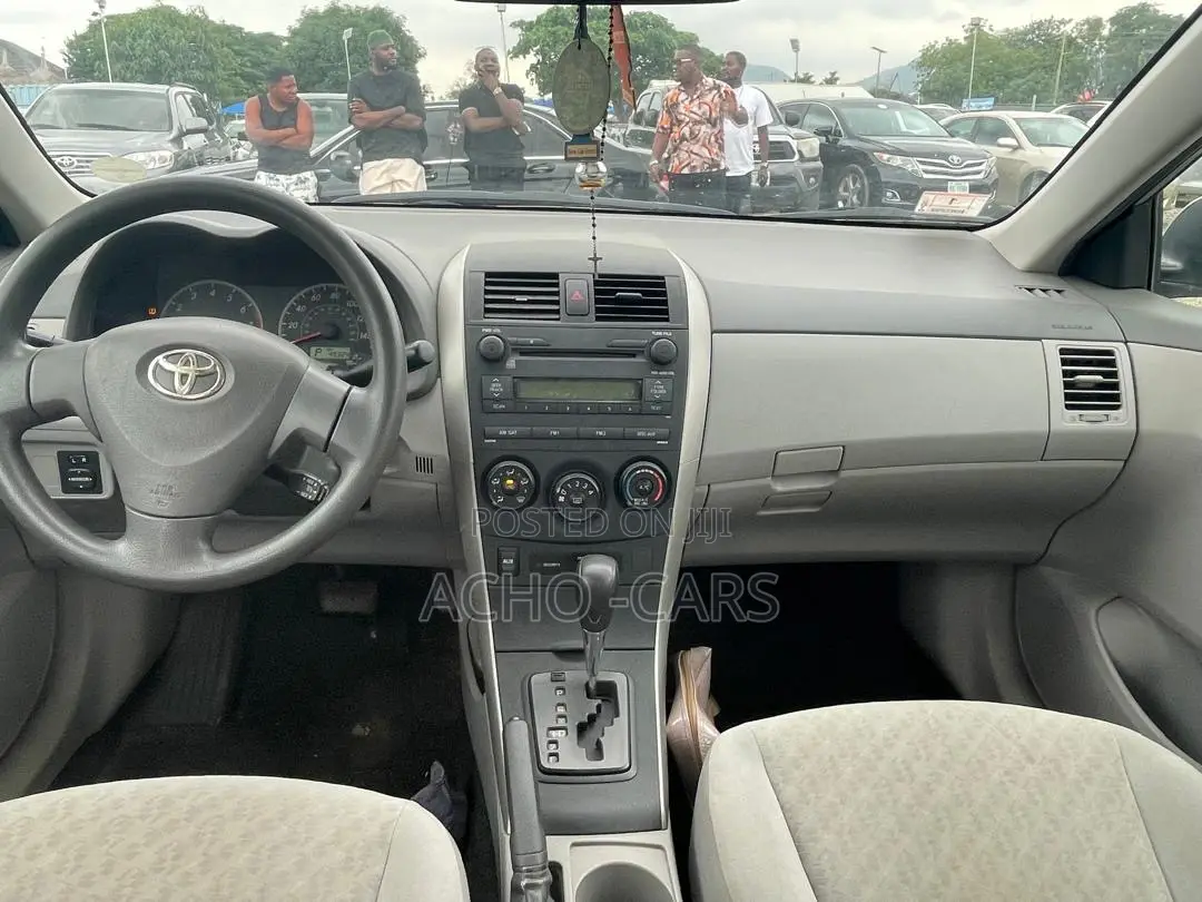 Toyota Corolla 2010 Silver