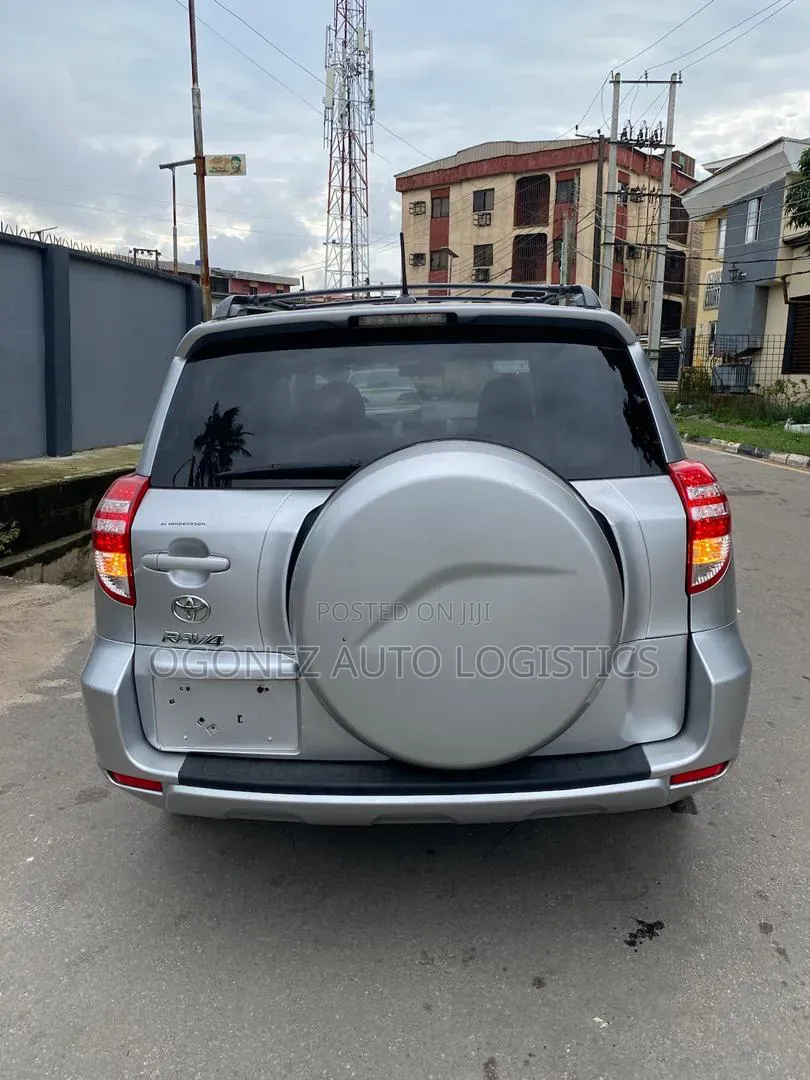 Toyota RAV4 2011 Silver