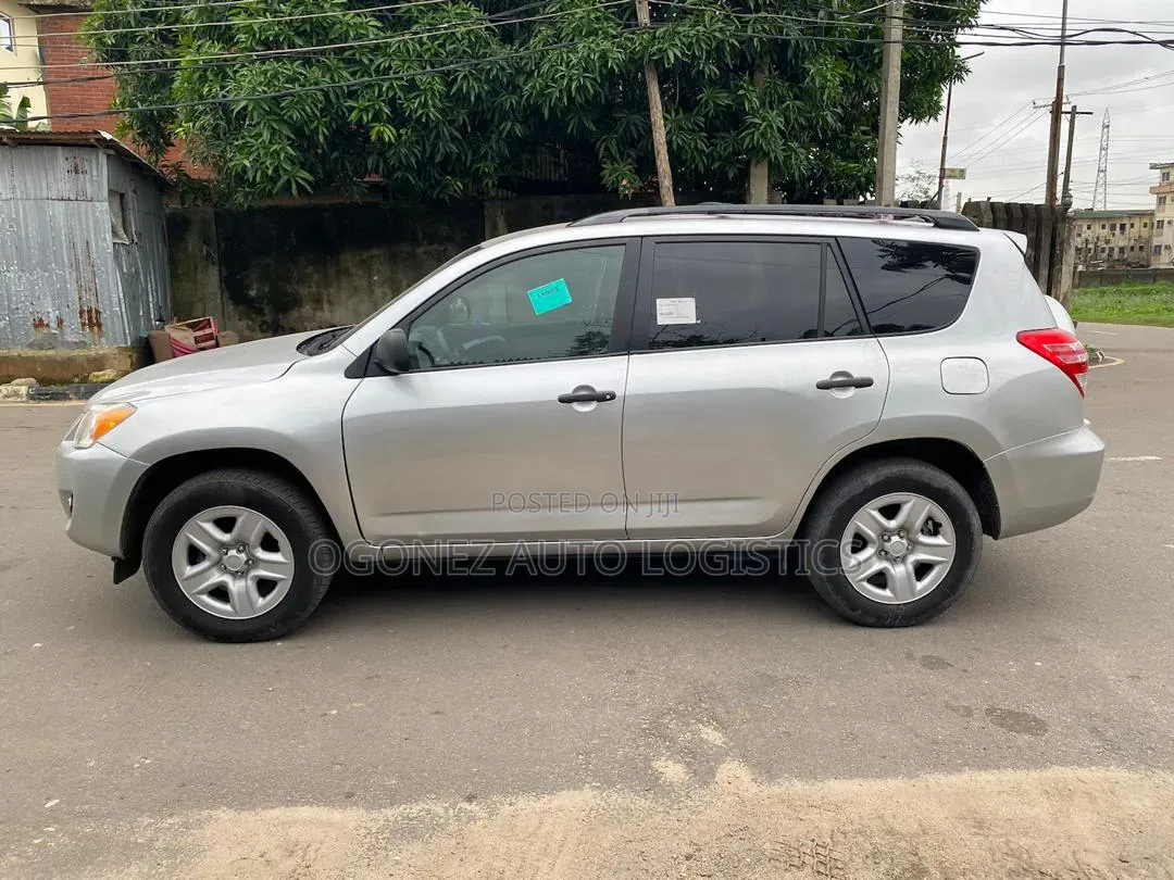 Toyota RAV4 2011 Silver