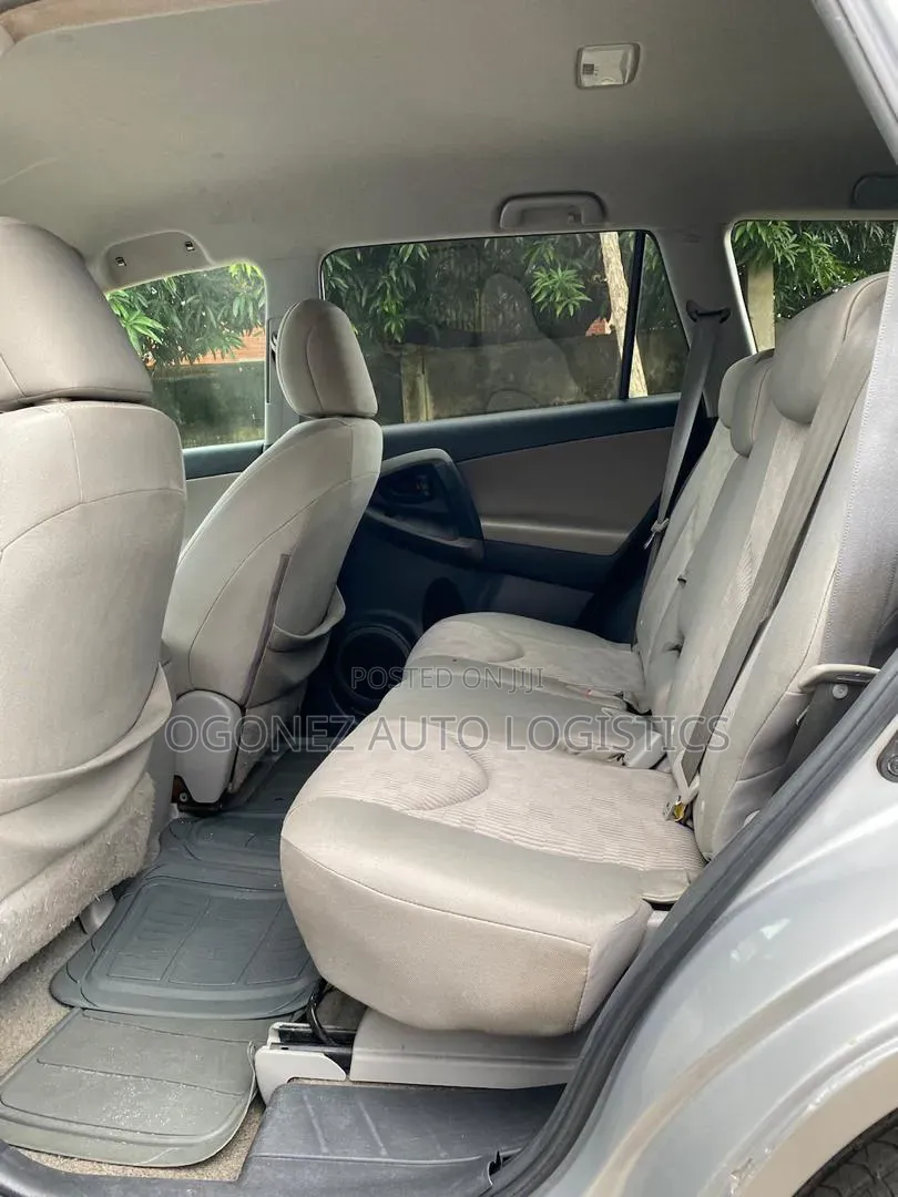 Toyota RAV4 2011 Silver