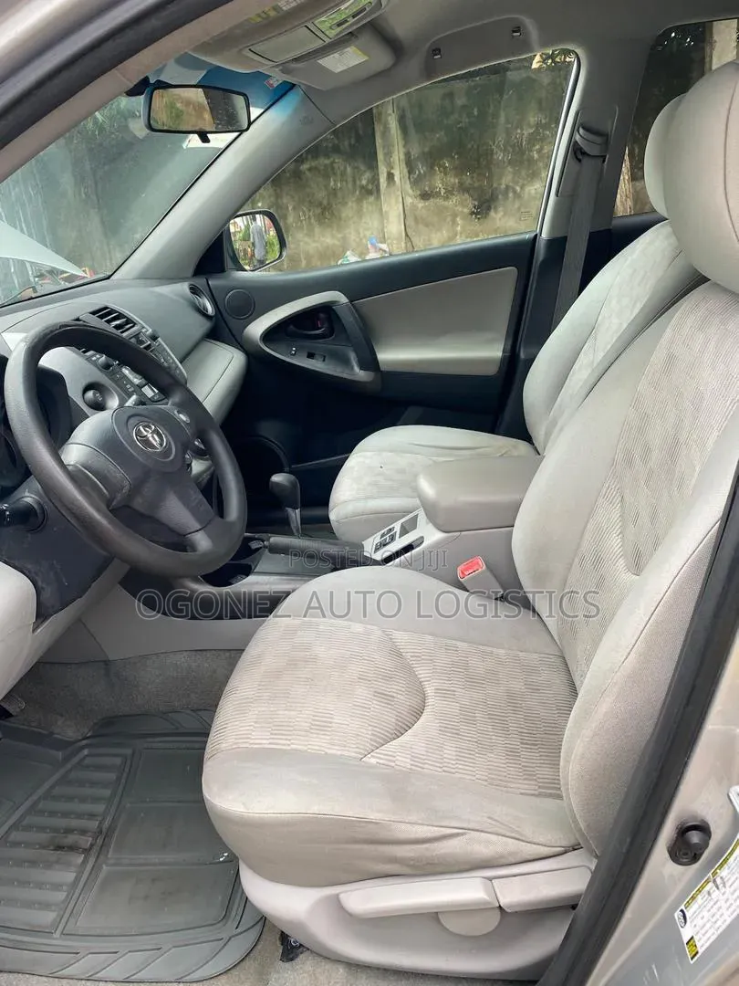 Toyota RAV4 2011 Silver