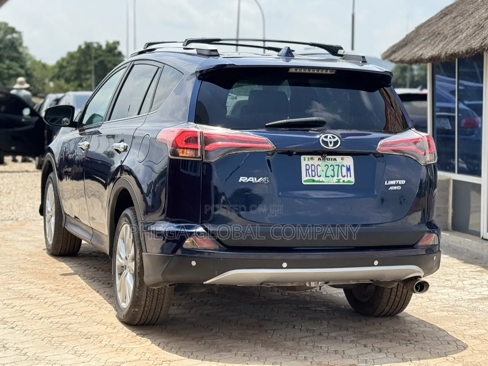 Toyota RAV4 Limited AWD (2.5L 4cyl 6A) 2017 Blue