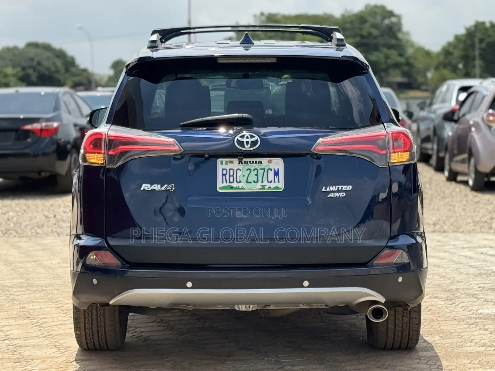 Toyota RAV4 Limited AWD (2.5L 4cyl 6A) 2017 Blue