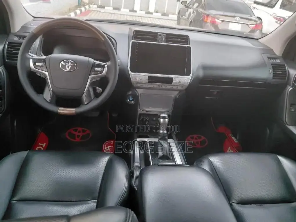 Toyota Land Cruiser Prado 2023 Black