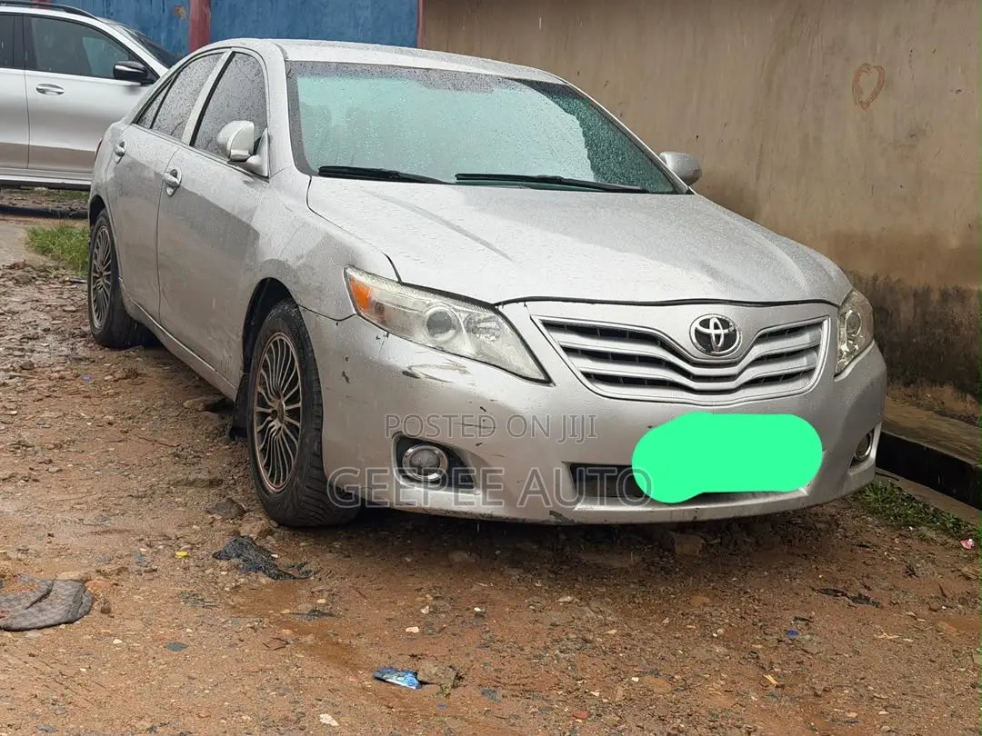 Toyota Camry LE 4dr Sedan (2.5L 4cyl 6AM) 2010 Silver
