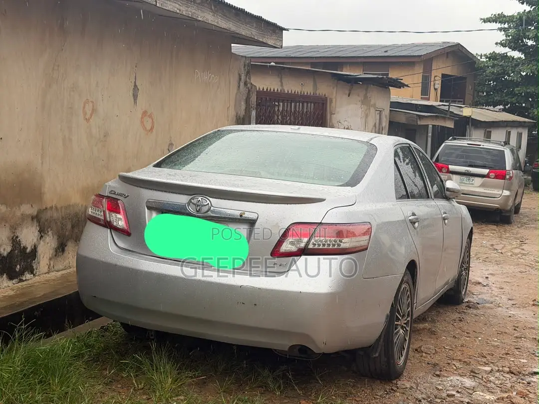 Toyota Camry LE 4dr Sedan (2.5L 4cyl 6AM) 2010 Silver