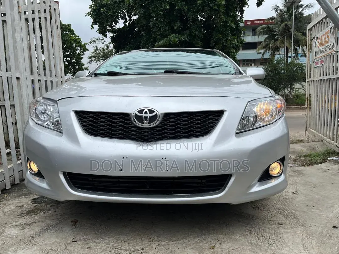Toyota Corolla LE 4dr Sedan (1.8L 4cyl 4A) 2010 Silver
