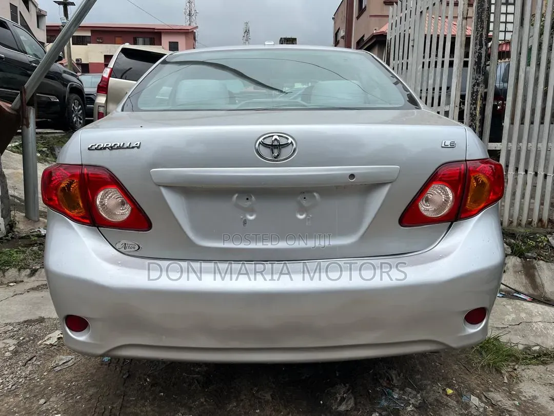 Toyota Corolla LE 4dr Sedan (1.8L 4cyl 4A) 2010 Silver