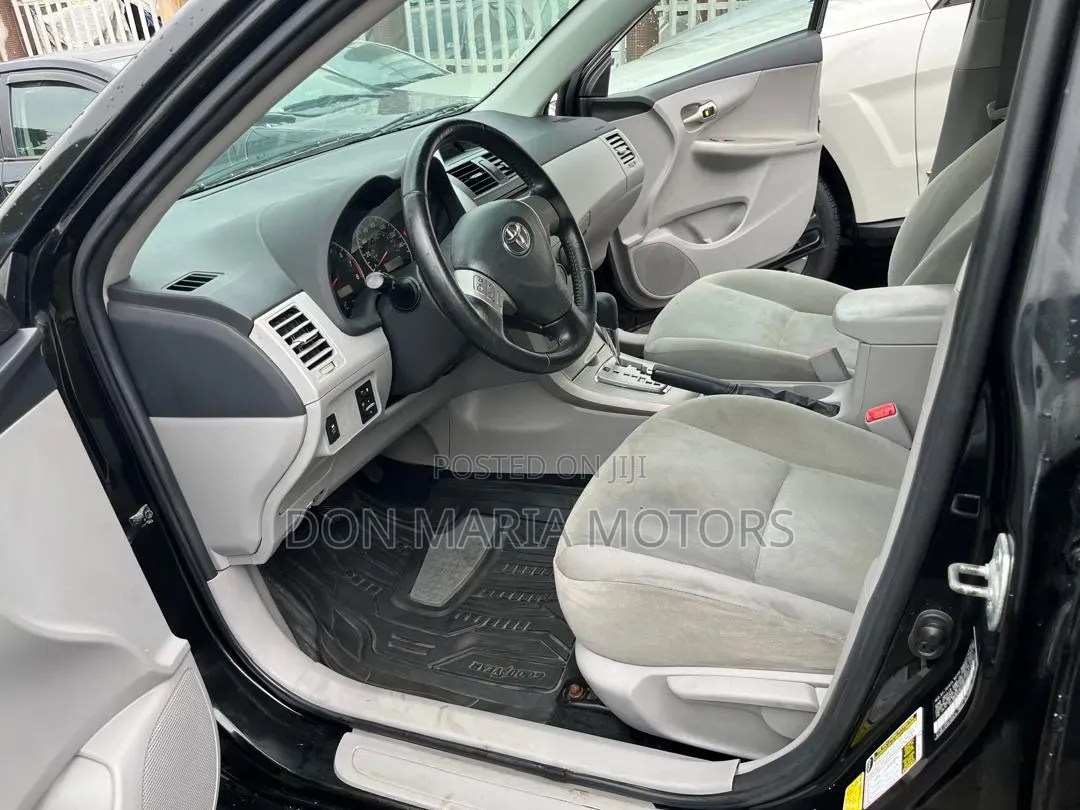 Toyota Corolla LE 4dr Sedan (1.8L 4cyl 4A) 2013 Black
