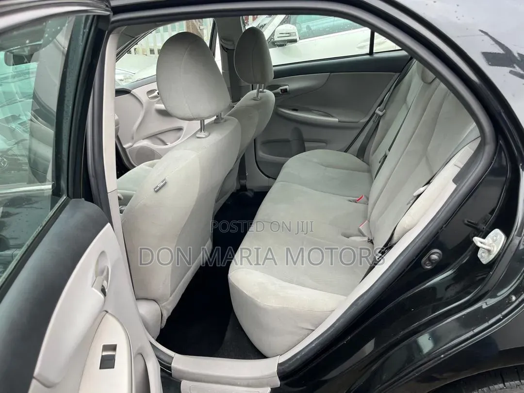 Toyota Corolla LE 4dr Sedan (1.8L 4cyl 4A) 2013 Black