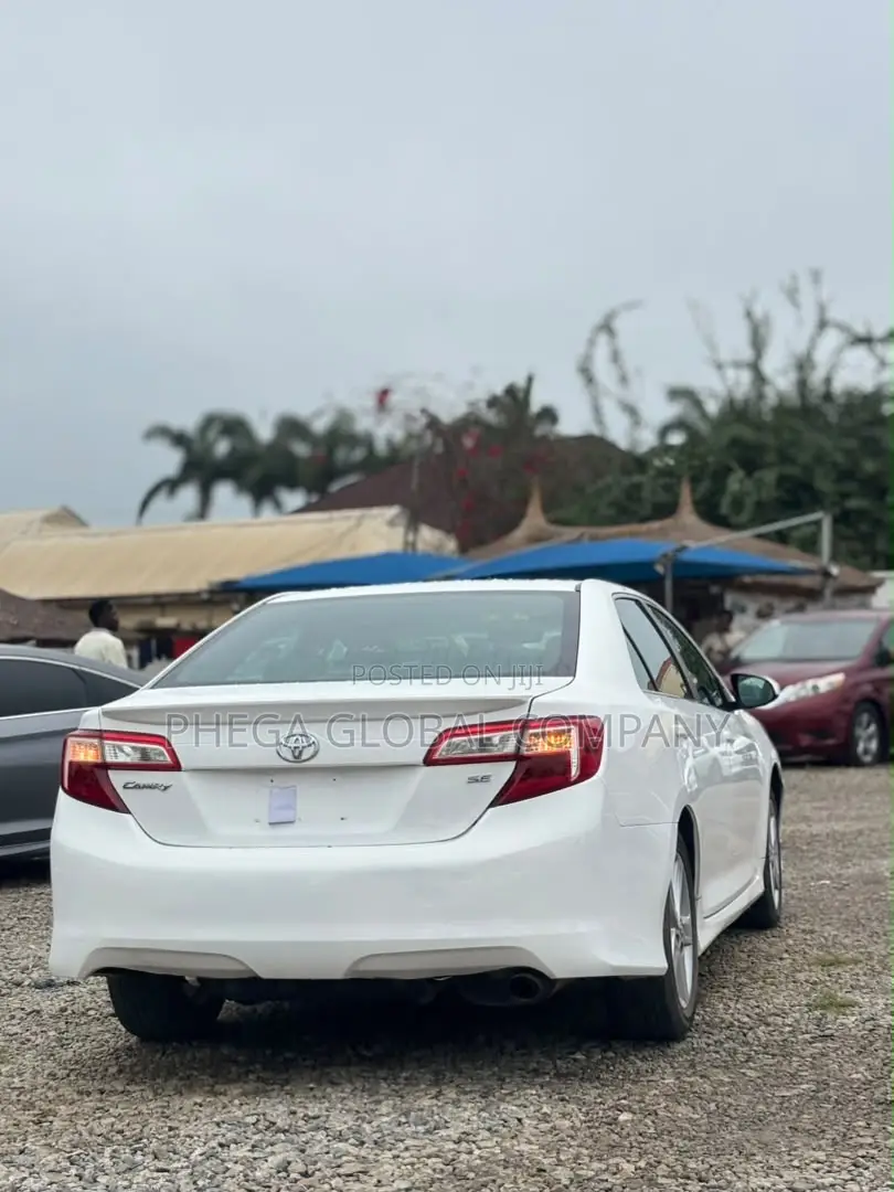 Toyota Camry SE 4dr Sedan (2.5L 4cyl 6A) 2013 White