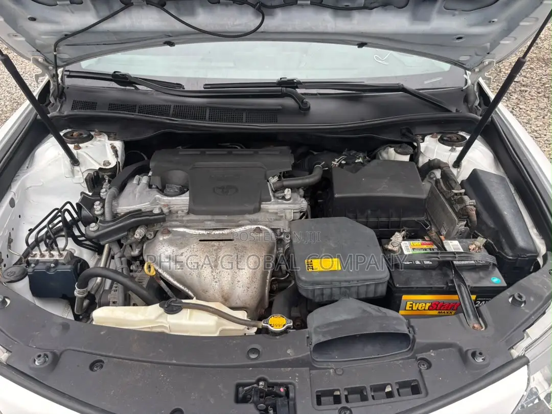 Toyota Camry SE 4dr Sedan (2.5L 4cyl 6A) 2013 White