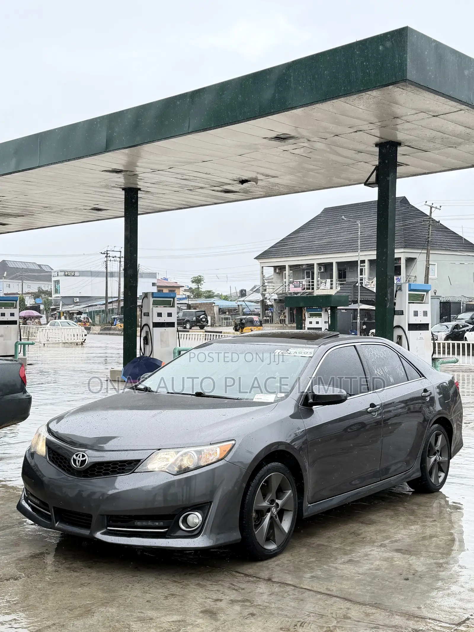 Toyota Camry SE V6 4dr Sedan (3.5L 6cyl 6A) 2013 Gray