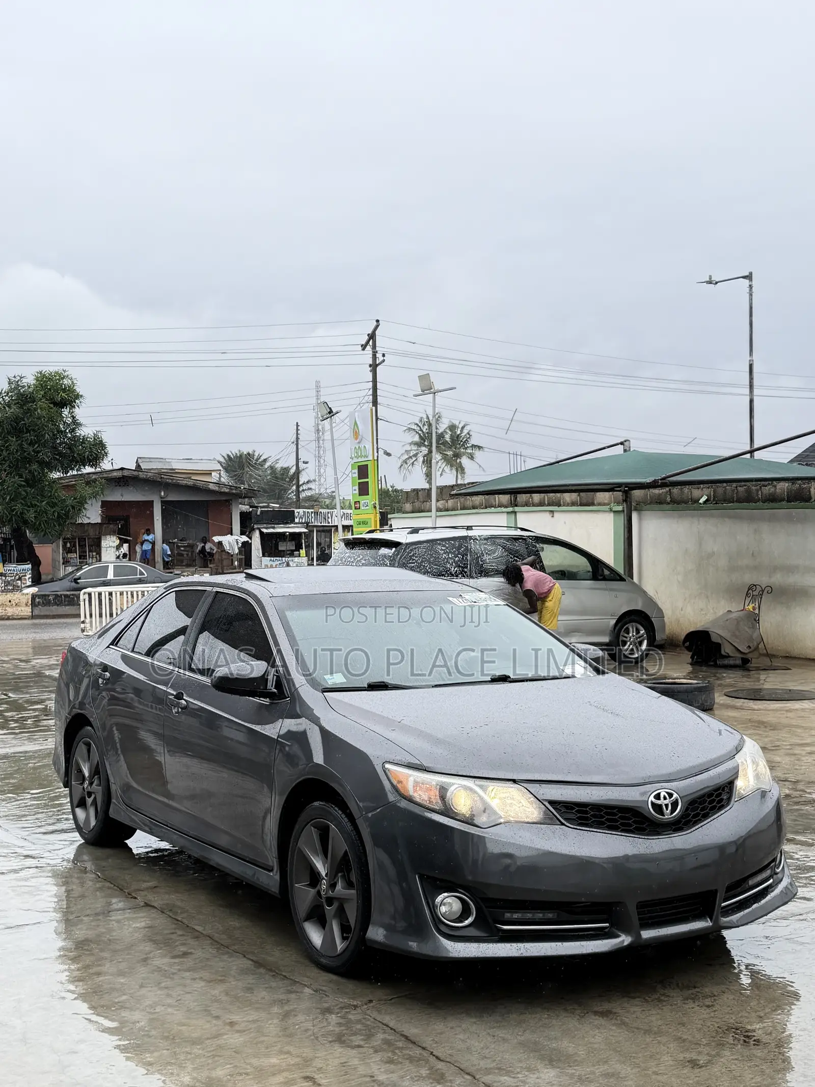 Toyota Camry SE V6 4dr Sedan (3.5L 6cyl 6A) 2013 Gray