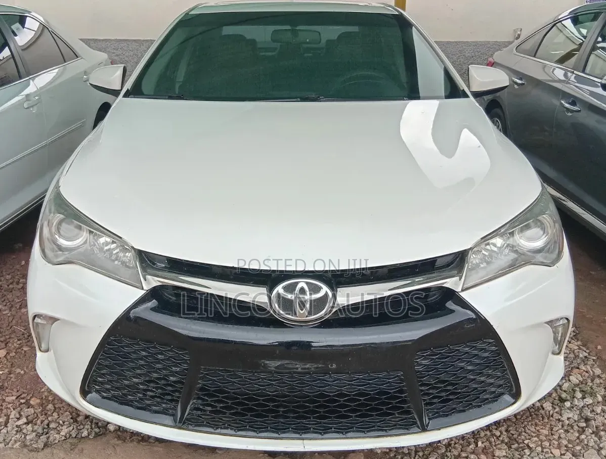 Toyota Camry XSE 4dr Sedan (2.5L 4cyl 6A) 2017 Off white