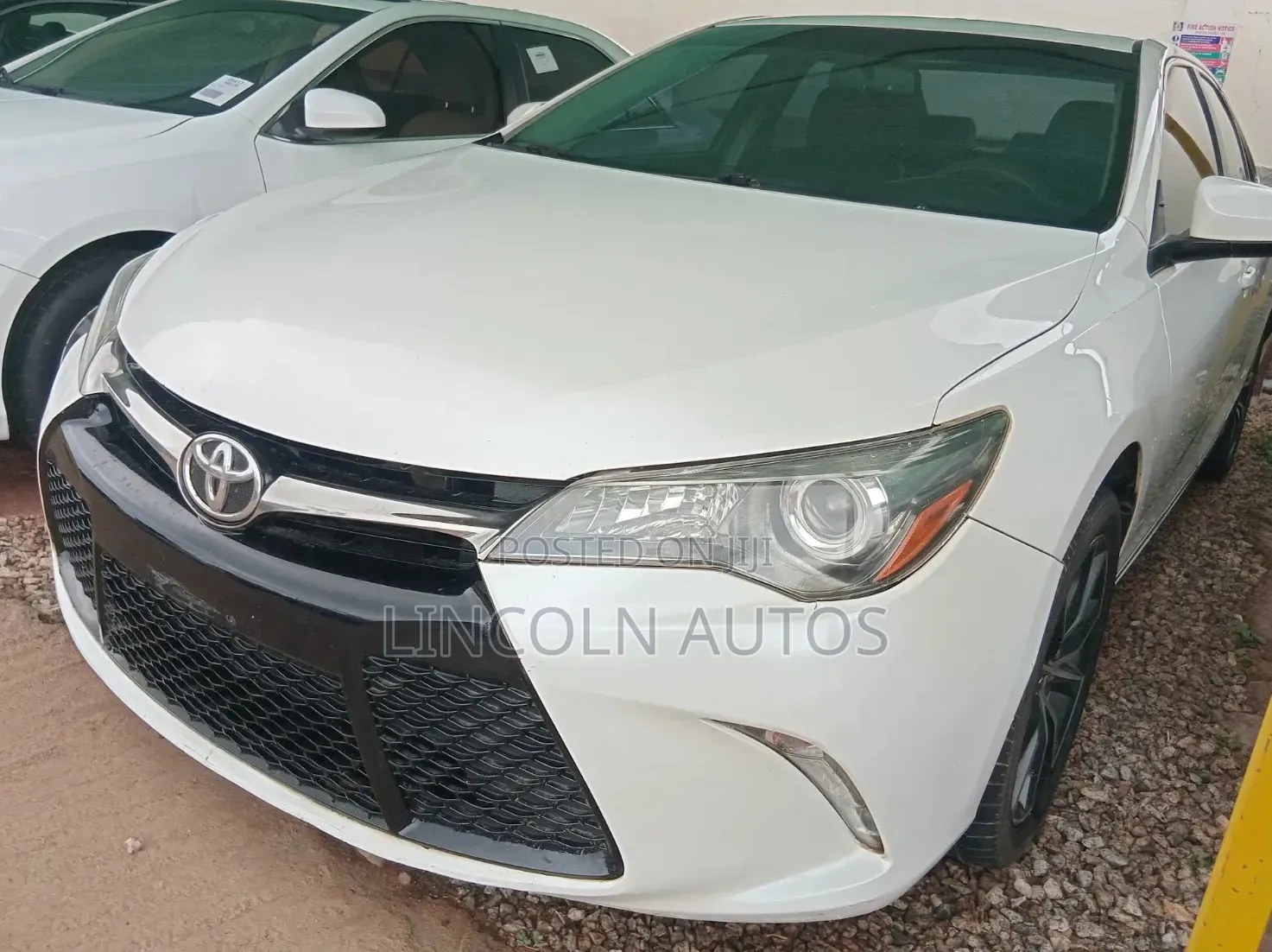Toyota Camry XSE 4dr Sedan (2.5L 4cyl 6A) 2017 Off white