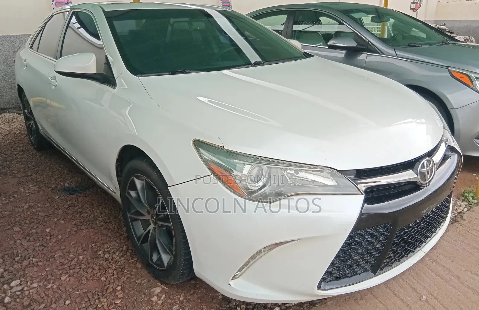 Toyota Camry XSE 4dr Sedan (2.5L 4cyl 6A) 2017 Off white