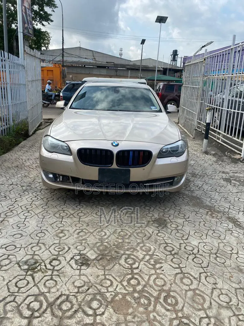 BMW 525i 2012 Gold
