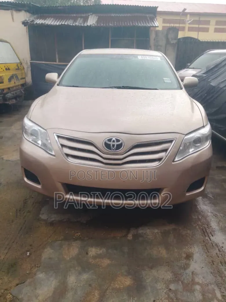 Toyota Camry 2010 Gold